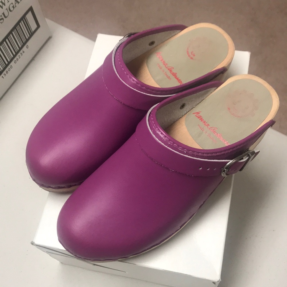 Purple leather Hanna Andersson clogs, size 37